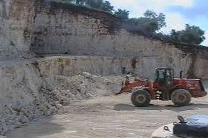 شاب من نابلس يصاب بكسر بالجمجمة بسبب حجر ضخم