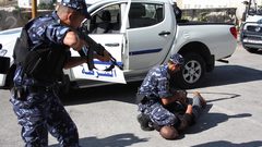 إلقاء القبض على (24) شخصًا مطلوبًا للعدالة