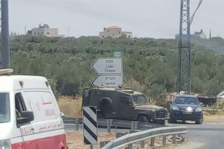 الاحتلال يعتقل مصاباً من داخل سيارة الإسعاف