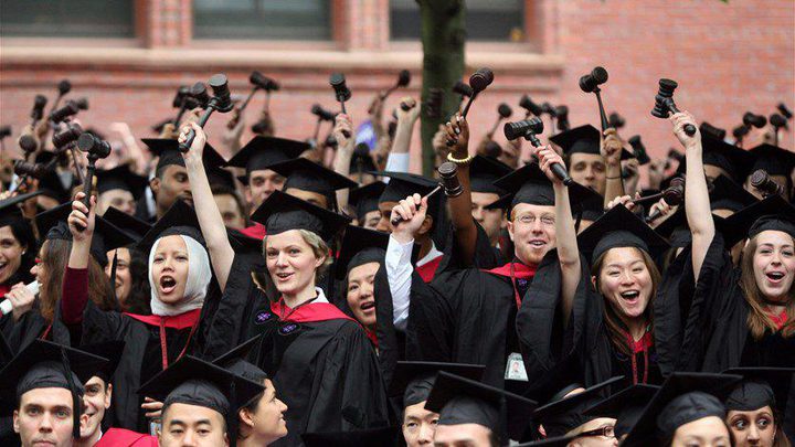 تجنّبوا هذه التخصصات الجامعية إذا كنتم تريدون أن تصبحوا أغنياء
