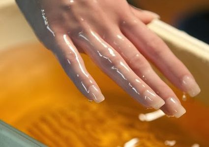 لنعومة وترطيب اليدين والقدمين جربي البرافين