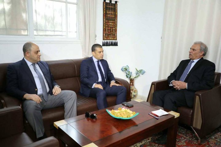 أبو عمرو يطلع الوفد الأمني المصري على تطورات المصالحة