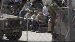 خمسة أسرى يدخلون أعواما جديدة في السجون