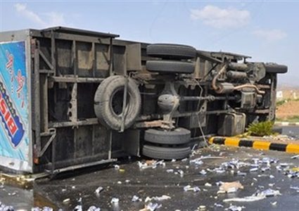 إصابة مواطن إثر انقلاب شاحنة قرب نابلس