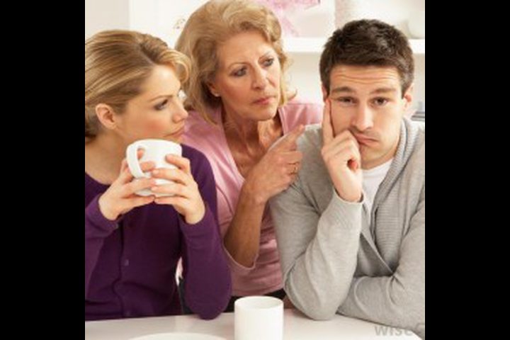 علاقة الحماة والكنة في ميزان الـ"الاتيكيت"