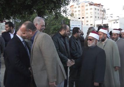 بيت عـــزاء لشهداء مسجد الروضة في غزة (فيديو)