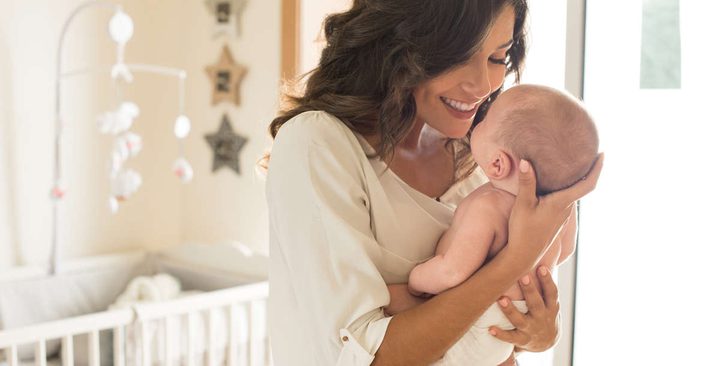 أمك تحمل قطعة منك في دماغها .. حقيقة علمية تفسر ارتباطك الدائم بها