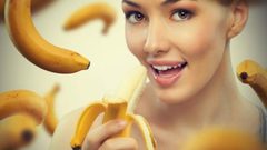 لا ترم قشر الموز.. اكتشفي فوائده السحريّة للبشرة!