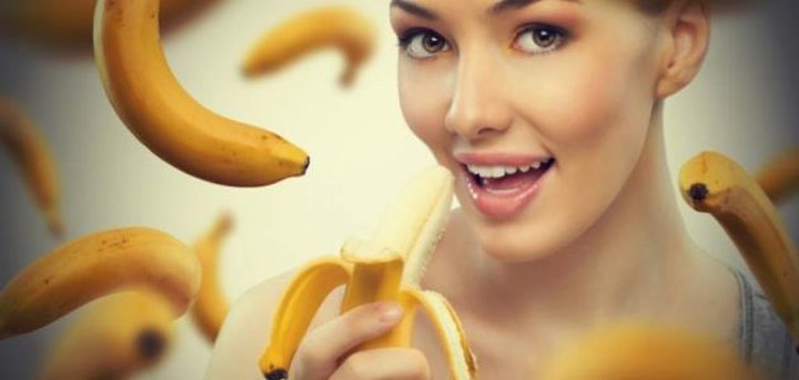 لا ترم قشر الموز.. اكتشفي فوائده السحريّة للبشرة!