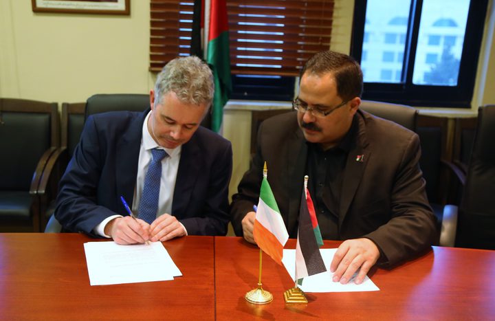 ايرلندا "تغيث" التعليم في فلسطين