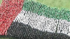 أبوظبي.. أكبر "علم بشري مرفرف" في العالم