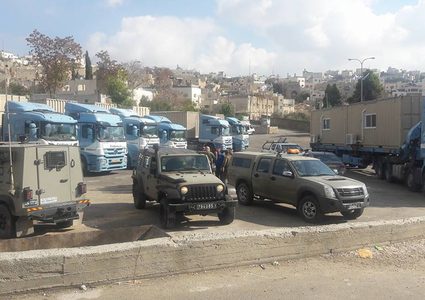 بالصور: الإحتلال يضع كرفانات في محيط الحرم الإبراهيمي