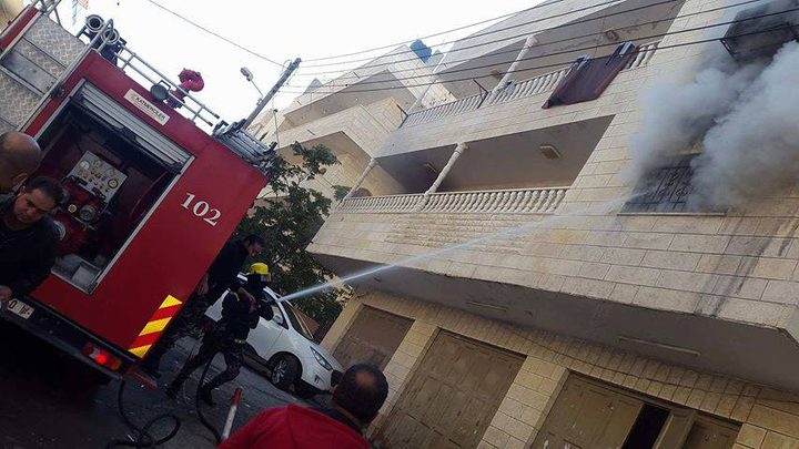 إصابة مواطنين إثر اندلاع حريق بمنزل