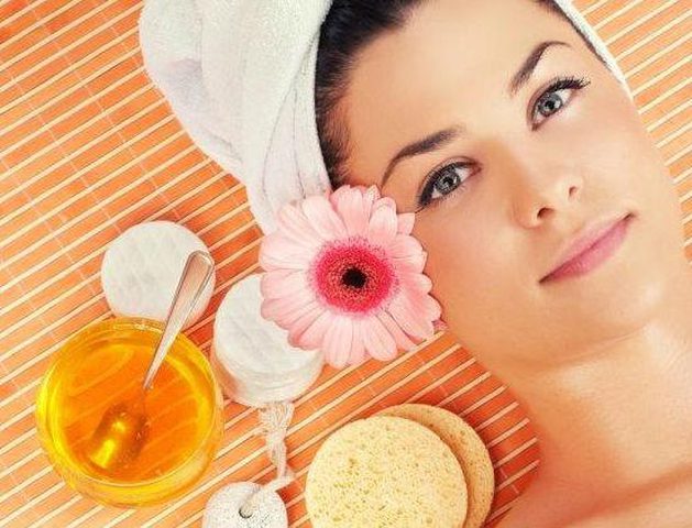 اكتشفي فوائد العسل للبشرة الدهنية وحب الشباب!
