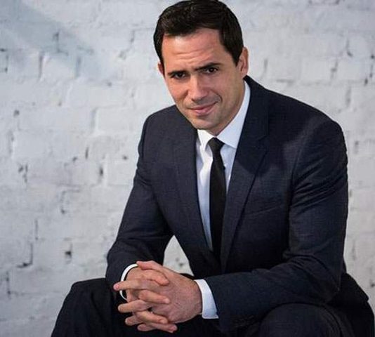 ظافر عابدين يحتفل بعيد ميلاده بصورة طريفة