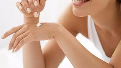 علاج جفاف البشرة الدهنية في الشتاء