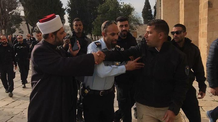 الاحتلال يعتقل 7 مقدسيين بينهم حارس في "الأقصى"
