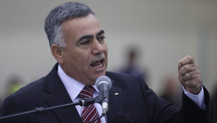 الحكومة تأسف لمنع وزير الحكم المحلي من دخول مقر الوزارة في غزة