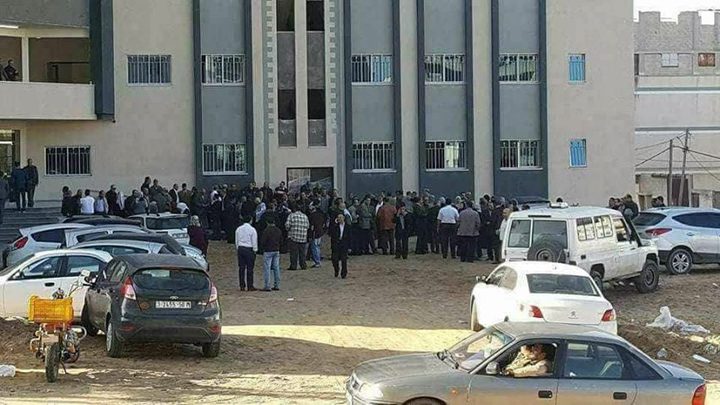 موظفو حماس يمنعون العاملين القدامى من العودة لوظائفهم