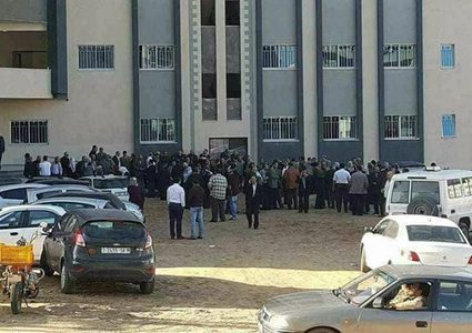 موظفو حماس يمنعون العاملين القدامى من العودة لوظائفهم