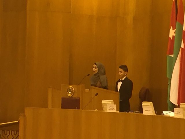 طالبان فلسطينيان لاجئان يلقيان خطابين أمام الجامعة العربية