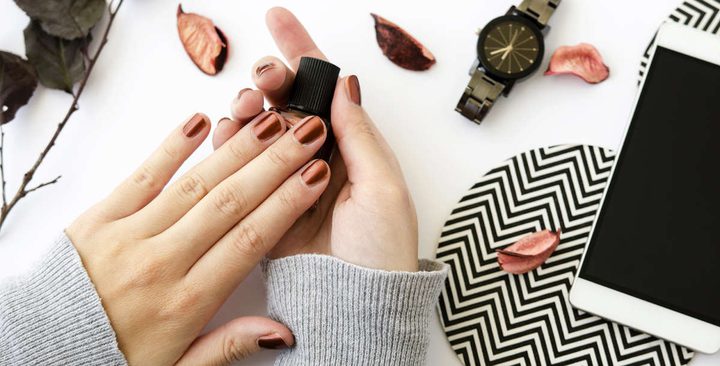 أحدث طلاءات الأظافر المناسبة في فصل الخريف