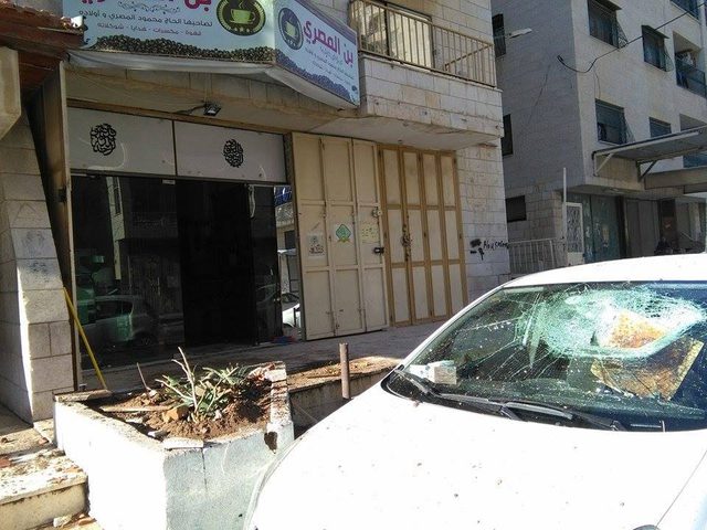 تحطم سيارة بعد سقوط خزان بشارع عصيرة (صور)