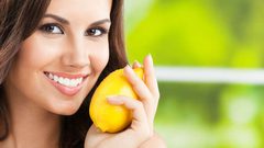 5 فوائد مذهلة يمنحها الليمون لجمالك