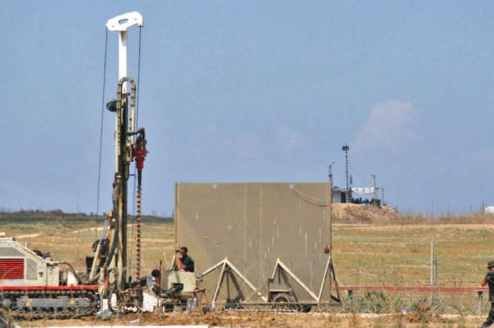 الاحتلال يستأنف العمل في بناء الجدار على حدود غزة