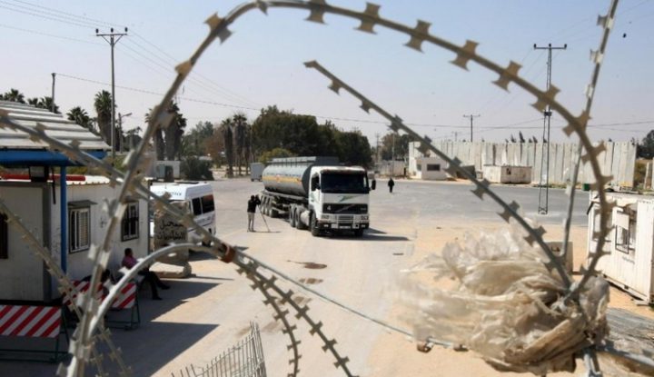 الخضري: إغلاق معابر الضفة وغزة يفاقم معاناة قطاع الأعمال