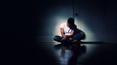 الاكتئاب يصيب الصغار والكبار فما الحل ؟
