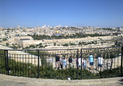 الحكومة وسياسيون وهيئات: تهديد وتصعيد خطير في اقتحامات الأقصى ينذر بإشعال المنطقة