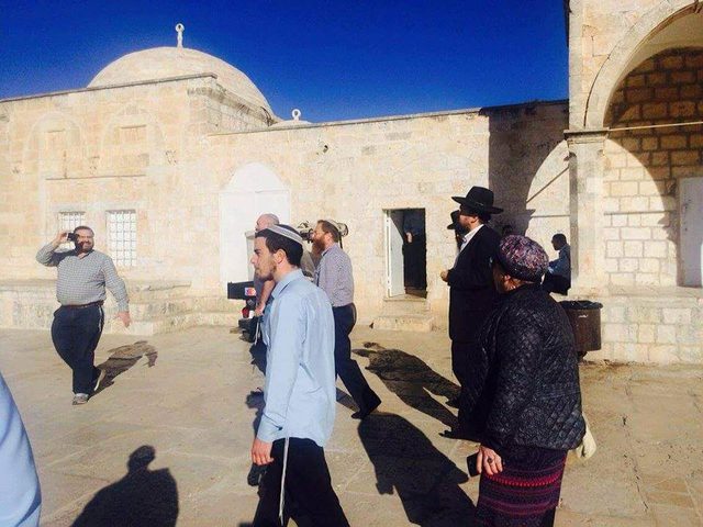 الاحتلال يسمح للمستوطنين باقتحام سطح قبة الصخرة (صور،فيديو)