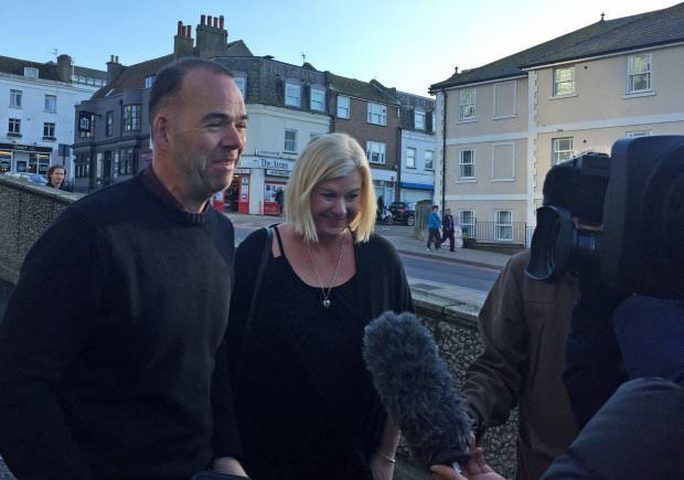 رجل ينجو من الموت بأعجوبة! (بالفيديو)