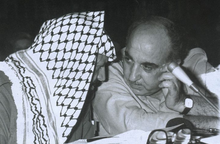 الأحمد يزور عائلة الشهيد صلاح خلف في القاهرة