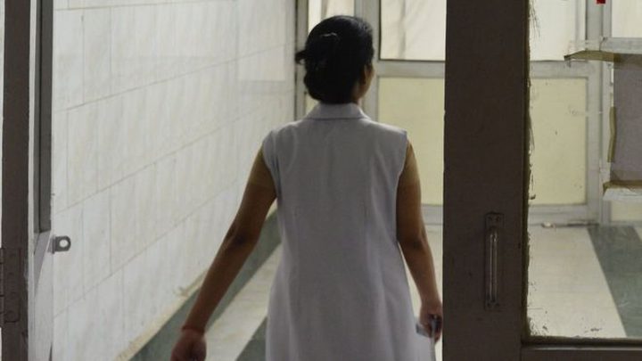 طبيب يعلن وفاة رضيع غير متوفى