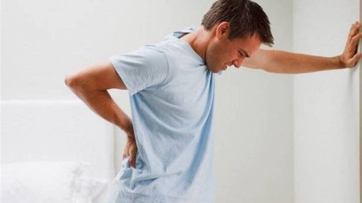 متى يؤدي استخدام الهاتف إلى ألم في الظهر؟