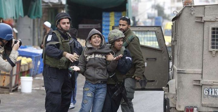 اعتقالات في الضفة واستهداف للصيادين في غزة