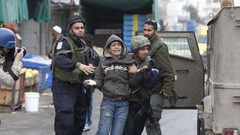 اعتقالات في الضفة واستهداف للصيادين في غزة