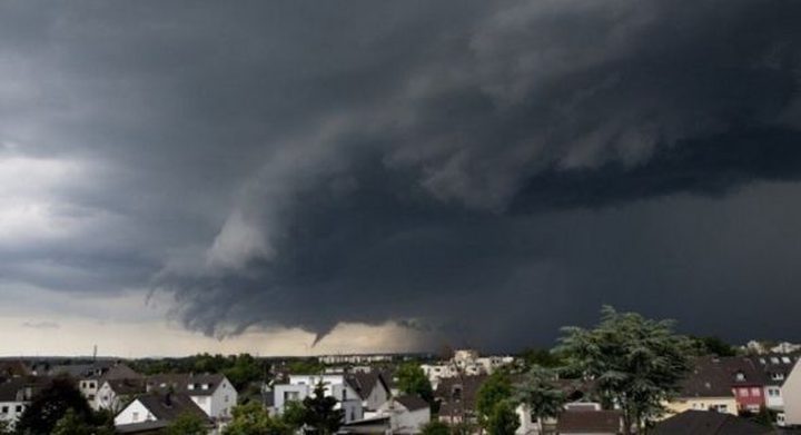 حالة الطقس: انخفاض على درجات الحرارة ومنخفض جوي اعتباراً من ساعات المساء