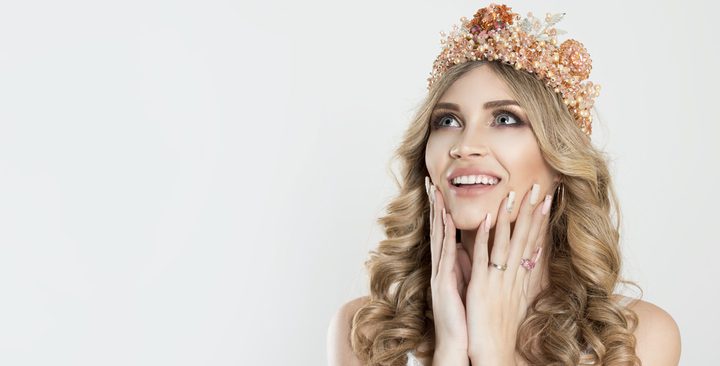 التاج الكريستالي.. لمستك الملكية في ليلة العمر!