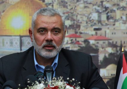 هنية يهاتف نائب وزير الخارجية الروسي ويحذر من نقل السفارة الأمريكية