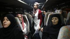 أهالي أسرى من القدس يزورون أبنائهم بسجن "نفحة"