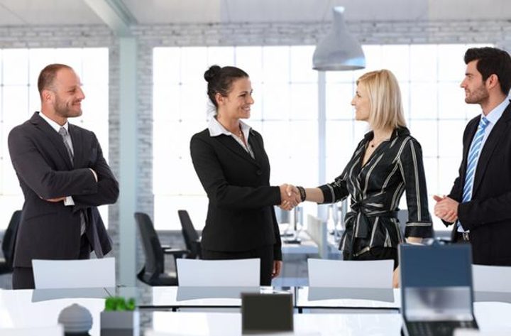 ماذا يجب أن ترتدي للذهاب إلى مقابلة عمل؟