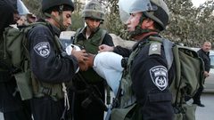الاحتلال يعتقل 4 شبان من مجمع تجاري وسط القدس