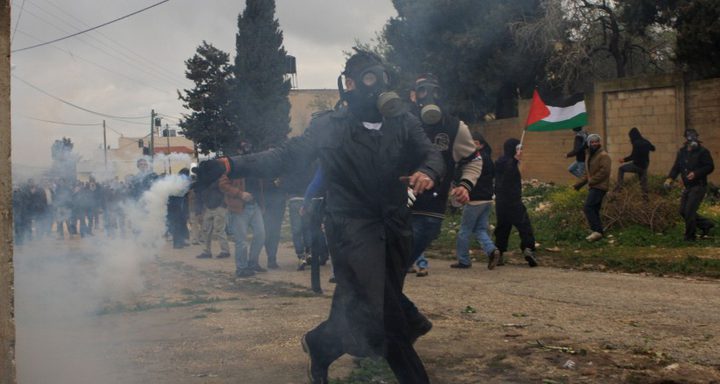 القدس: الاحتلال يقمع مسيرة سلمية ويعتدي على صحفيين