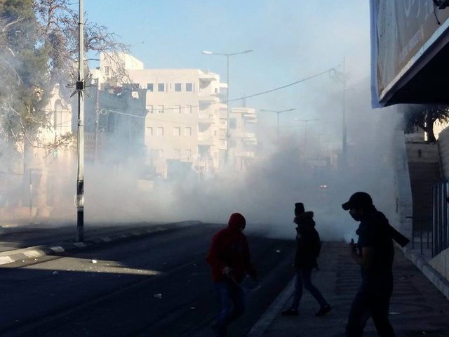 إصابة عشرات المواطنين بينهم مصور صحفي شمال بيت لحم (صور-فيديو)