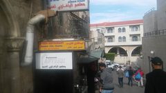 على أعتاب "المهد" ..  قصة تاريخ لا تنتهي في مطعم "فلافل" (صور)