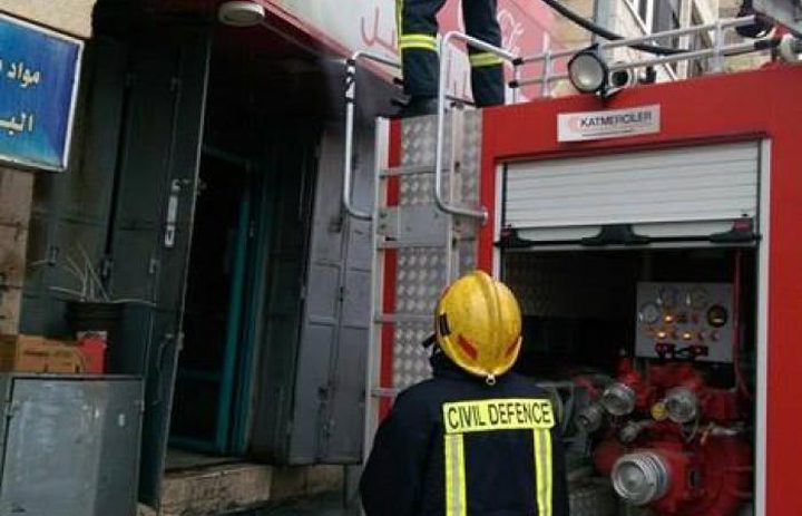 الدفاع المدني يخمد حريقاً بمطعم ومقهى