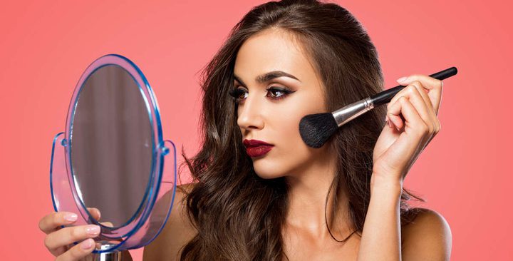 أيهما أفضل.. فرشاة المكياج الطبيعية أم الاصطناعية؟